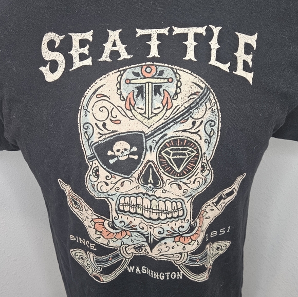 Seattle Washington Pirate Graphic Tee - Picture 3 of 4